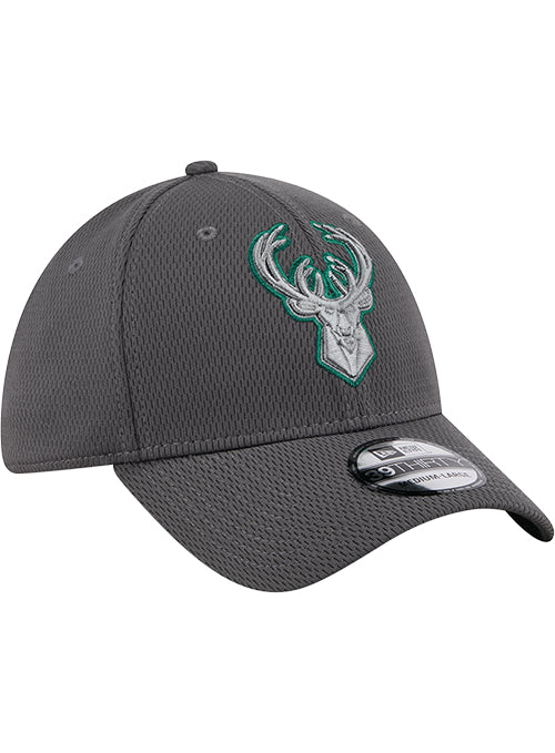 New Era 39Thirty Mesh Milwaukee Bucks Flex Hat - Image 2