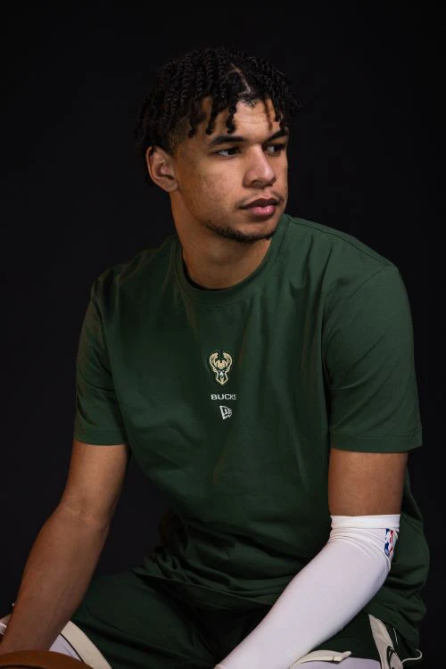 New Era Adventure Milwaukee Bucks T-Shirt - Image 3