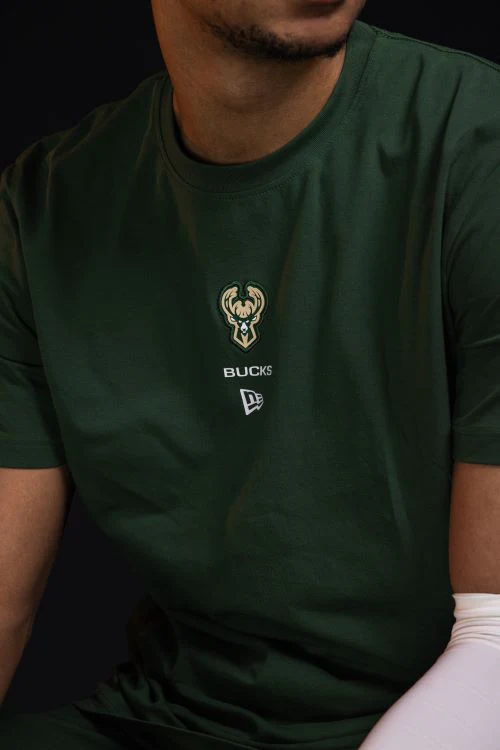 New Era Adventure Milwaukee Bucks T-Shirt - Image 4