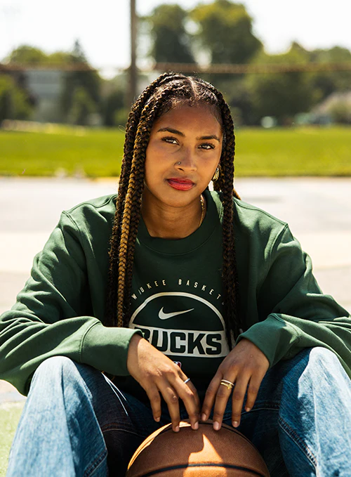 Nike 2025-26 Club Practice Green Milwaukee Bucks Crewneck Sweatshirt - Image 2