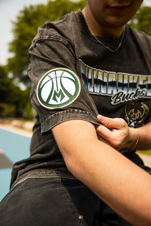 Pro Standard Chromatic Milwaukee Bucks T-Shirt - Image 6