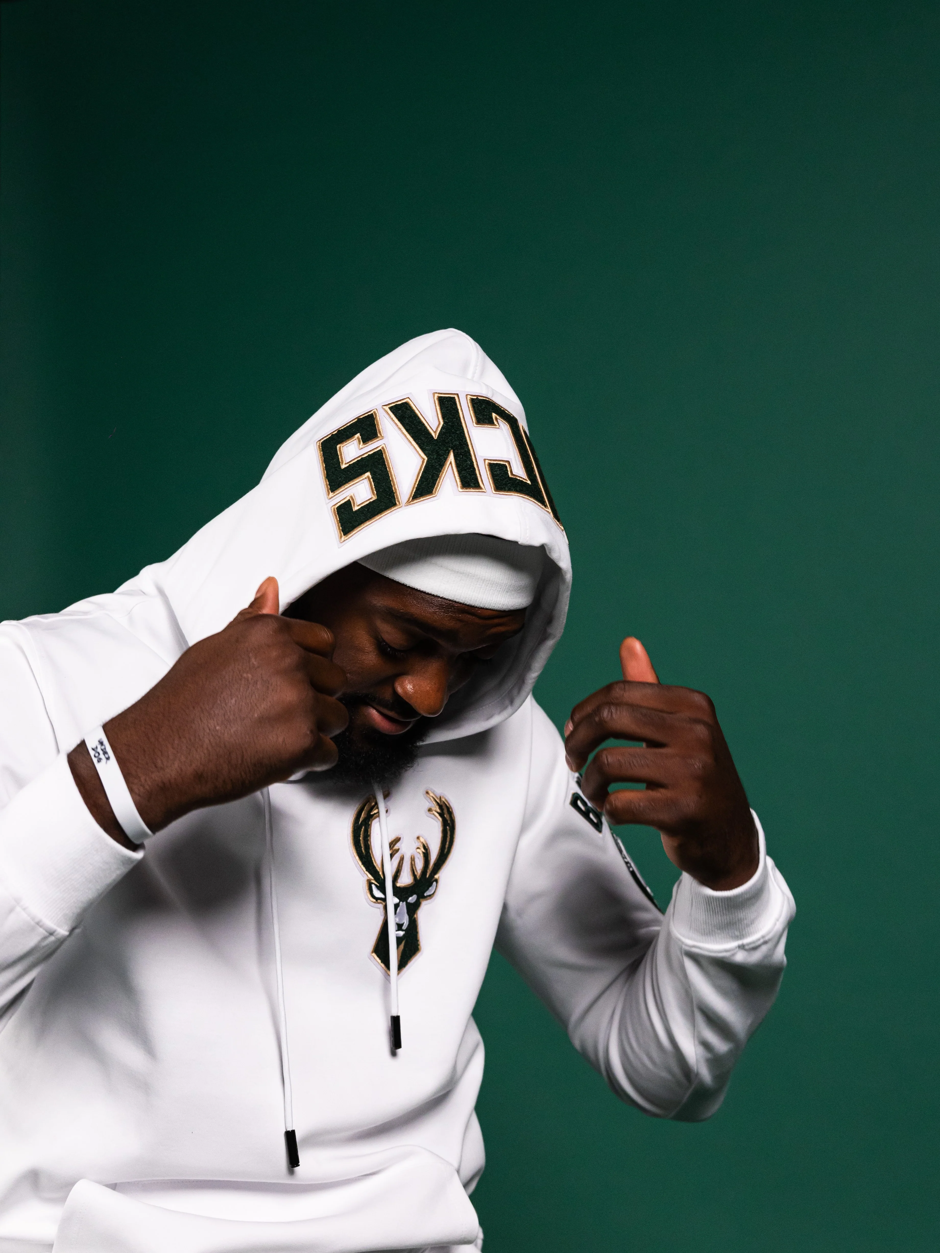 Pro Standard Logos White Milwaukee Bucks Hooded Sweatshirt - Image 9