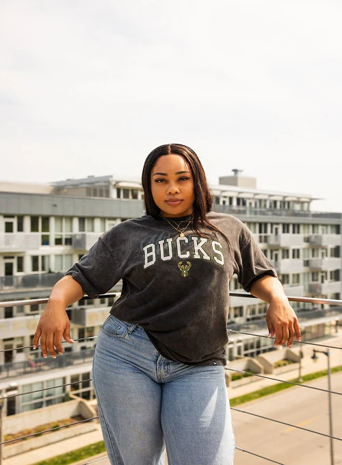 Women's New Era Evergreen Milwaukee Bucks Washed T-Shirt - Image 2