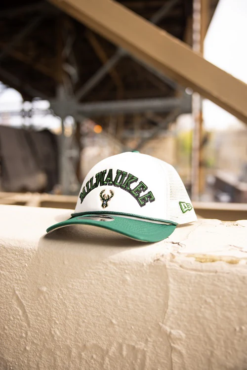 Youth New Era 9Forty Chrome Milwaukee Bucks Snapback Hat - Image 4